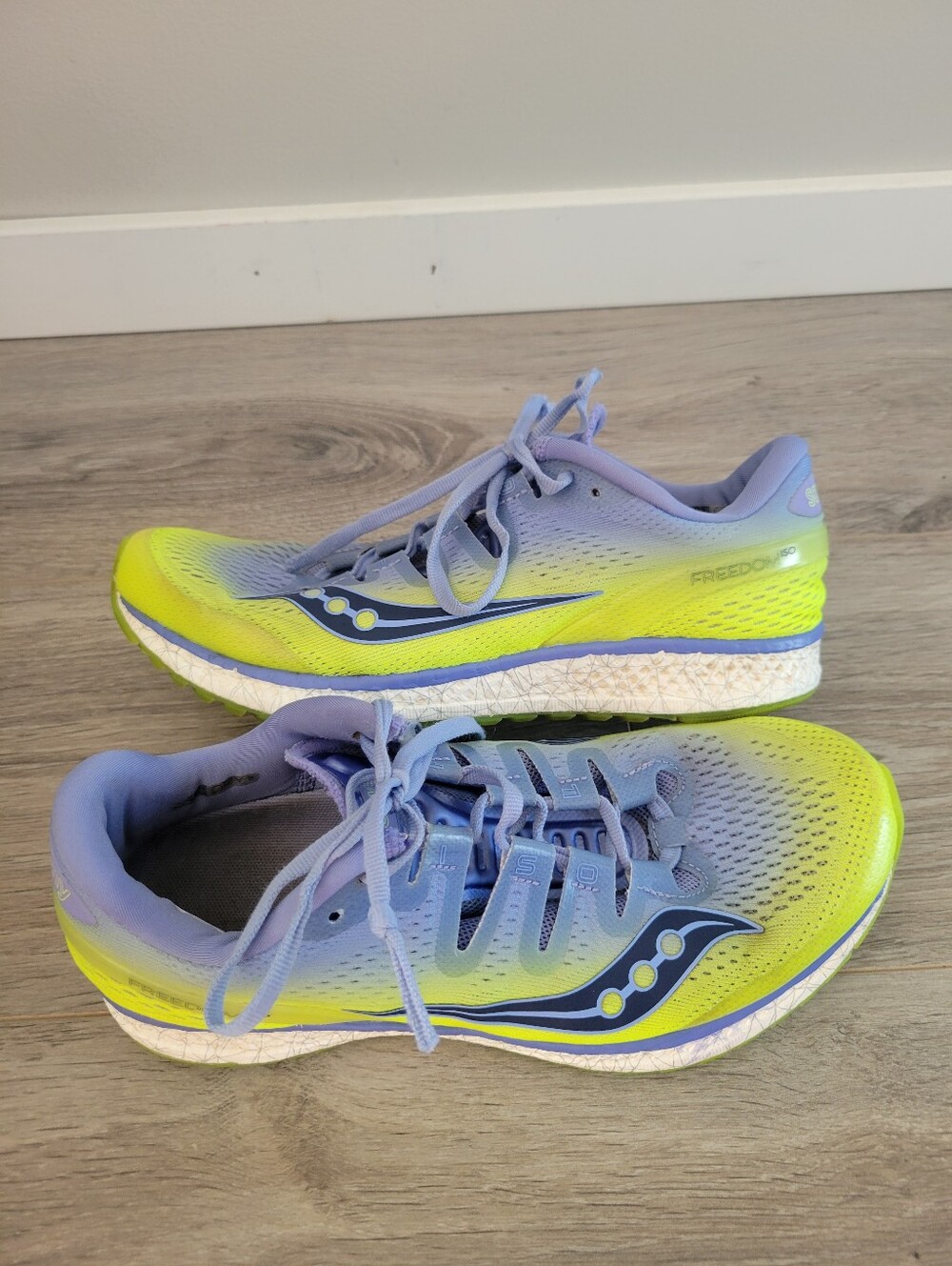 Saucony Freedom ISO running shoes size 8.5